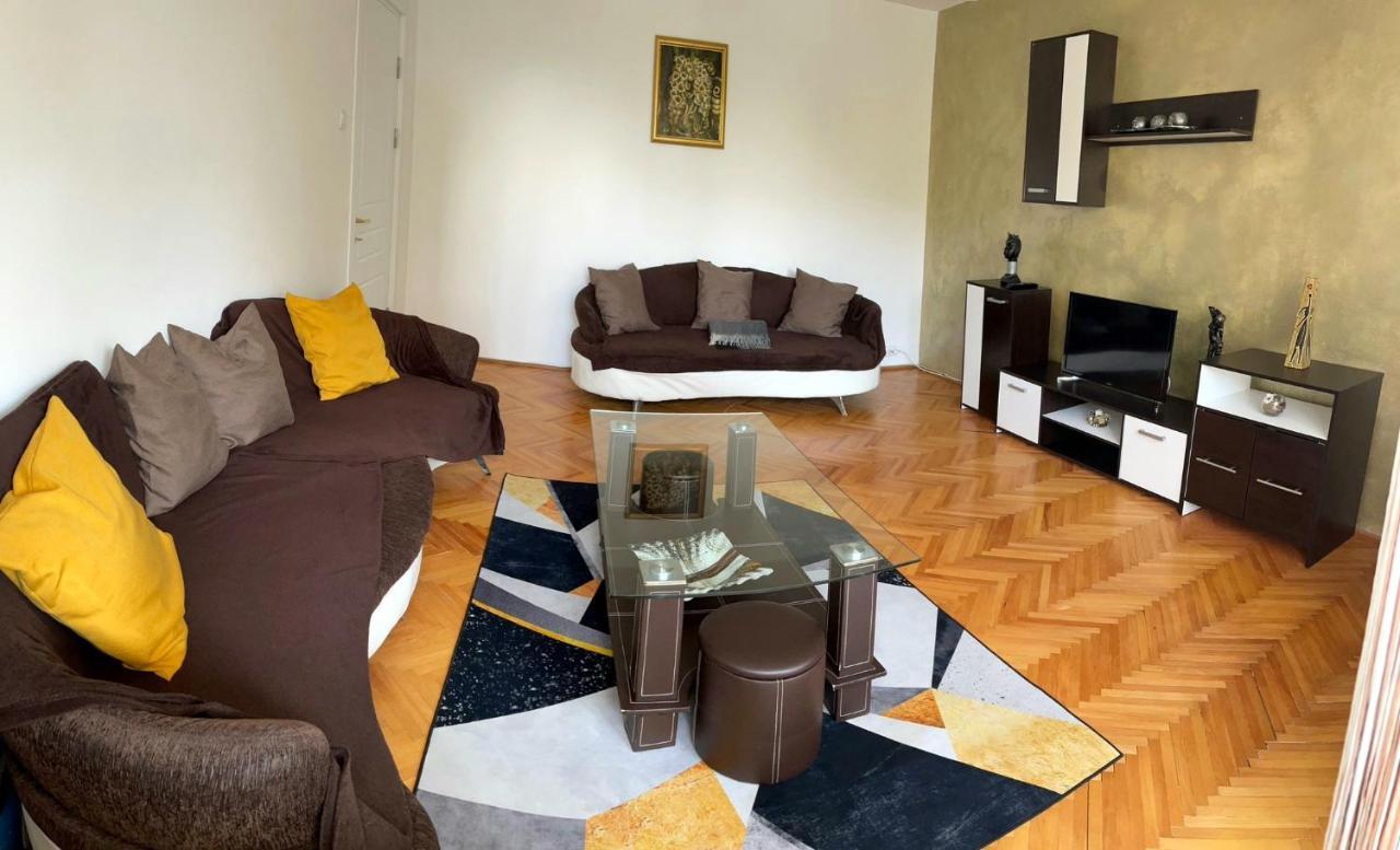 Carla'S Apartament Apartment ออราแด ภายนอก รูปภาพ
